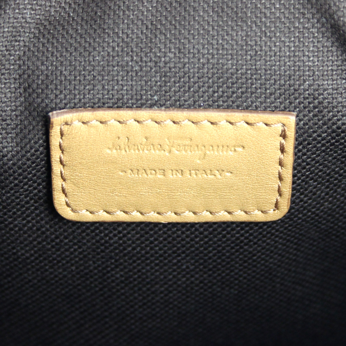 Vanity Salvatore Ferragamo en cuir monogram beige - Detail D3