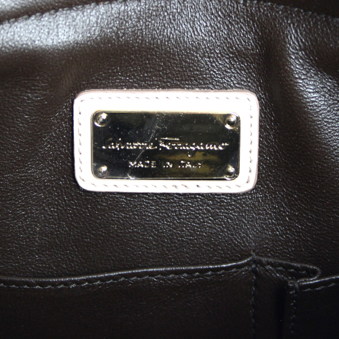 Sac à main Salvatore Ferragamo en cuir tricolore beige marron-chocolat et marron-glacé - Detail D4