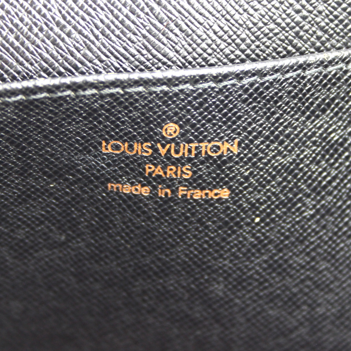 Bolsito de mano Louis Vuitton en cuero Epi negro - Detail D3