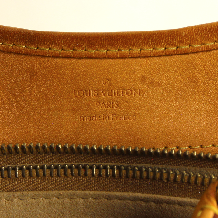 Bolso de mano Louis Vuitton en lona Monogram y cuero natural - Detail D4