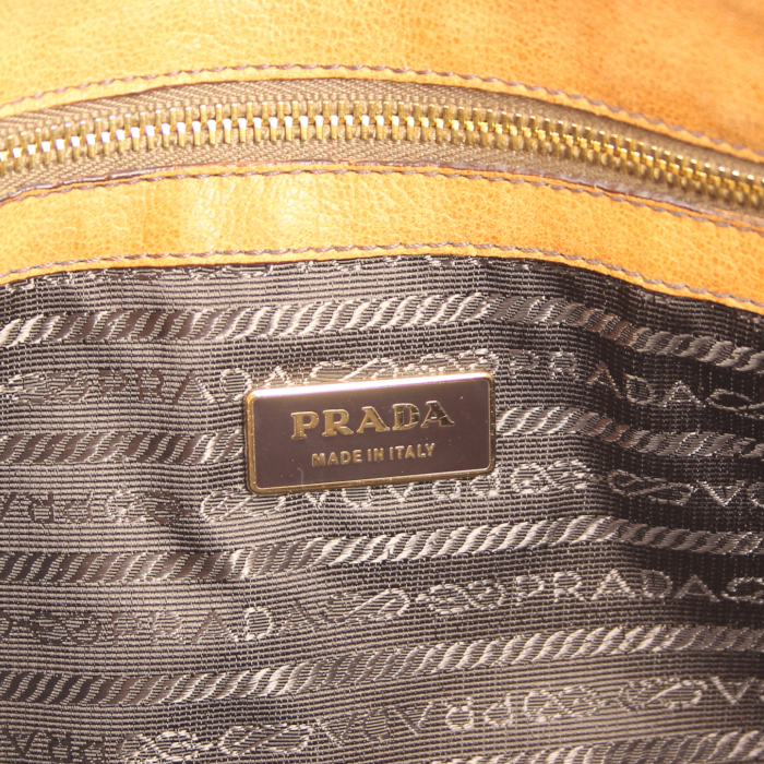 Sac à main Prada en cuir gold - Detail D3