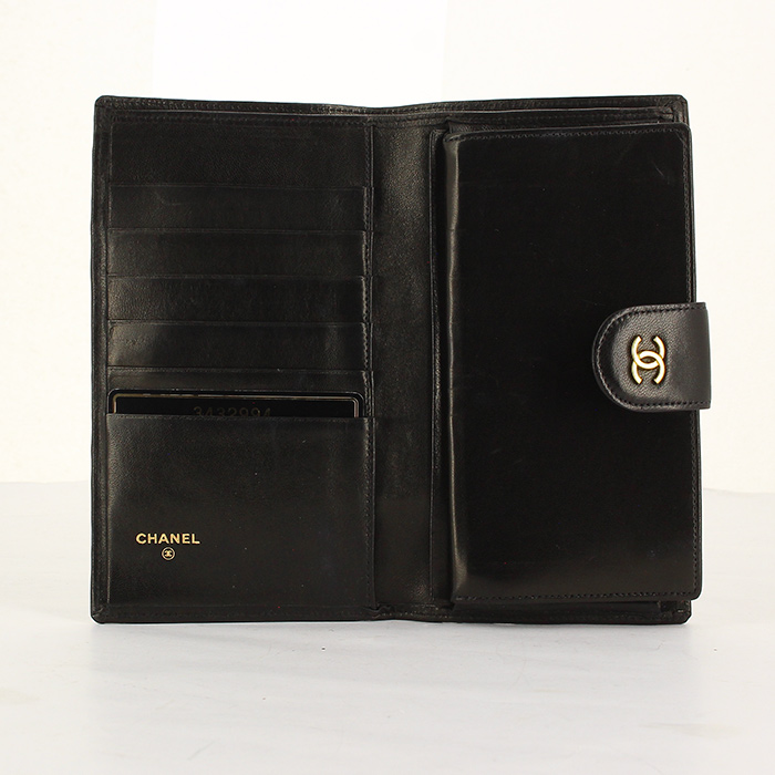 Billetera Chanel en cuero acolchado negro - Detail D2