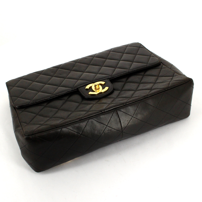 Chanel Timeless jumbo handbag in black quilted leather - Detail D5