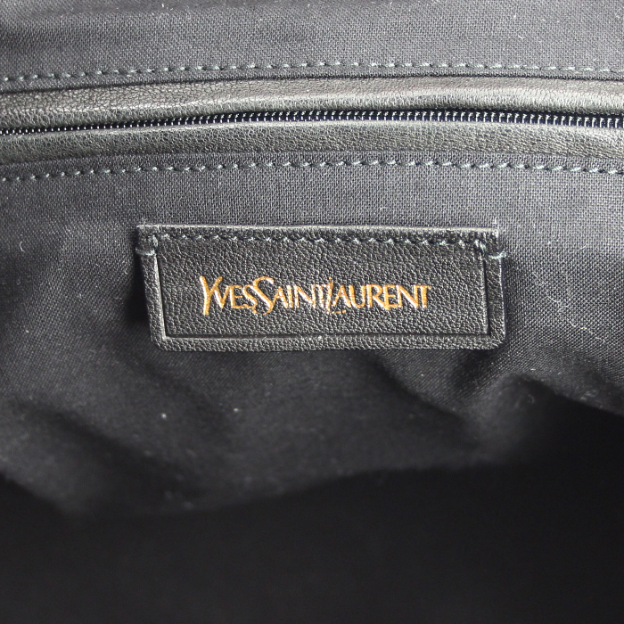 Bolso de mano Yves Saint Laurent Easy en ante negro y dorado - Detail D3