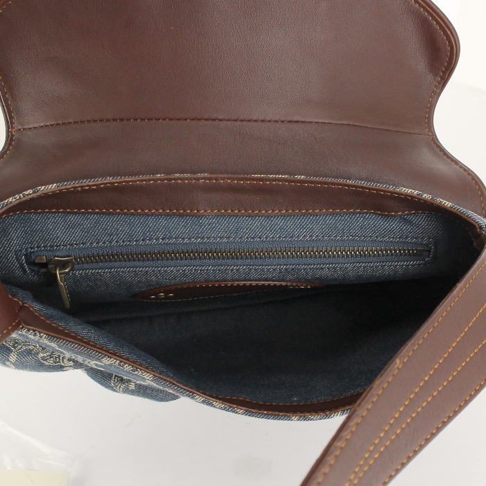 Sac à main Celine en toile denim monogrammée et cuir marron - Detail D2
