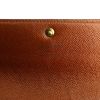 Billetera Louis Vuitton Sarah en lona Monogram y cuero marrón - Detail D2 thumbnail