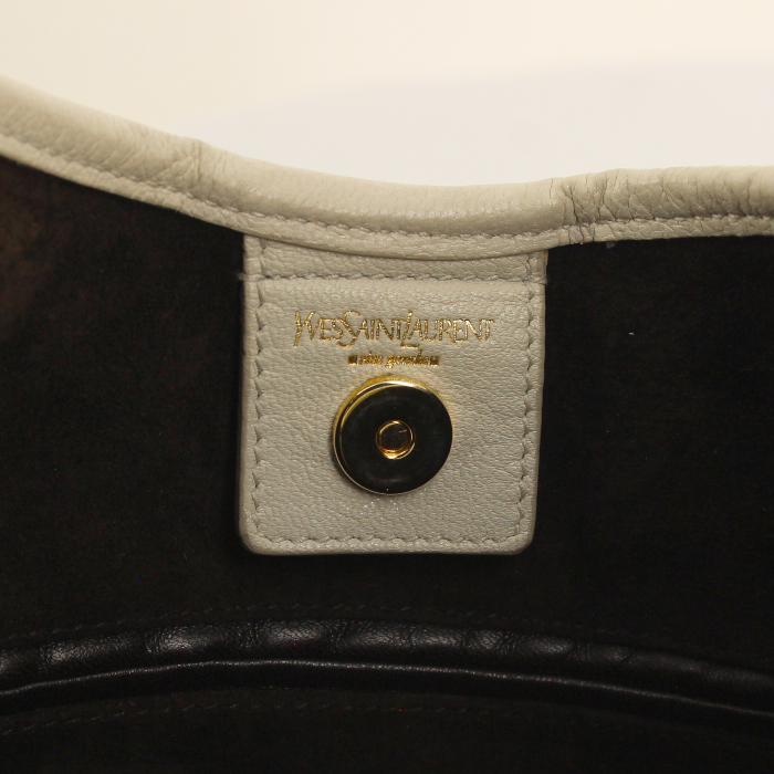 Bolso de mano Yves Saint Laurent Saint-Tropez en cuero color crema - Detail D3