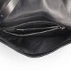 Bolso de mano Fendi Baguette en cuero negro - Detail D2 thumbnail
