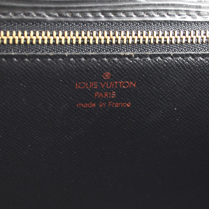 Louis Vuitton pouch in black epi leather - Detail D3