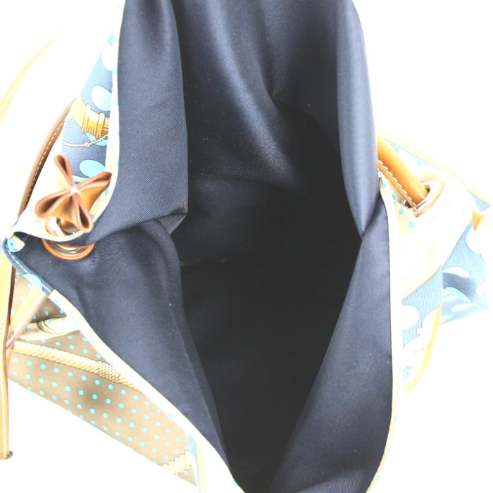 Hermes Silkin handbag in beige, brown and blue silk - Detail D3