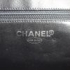 Bolso de mano Chanel Medaillon en cuero granulado acolchado negro - Detail D3 thumbnail