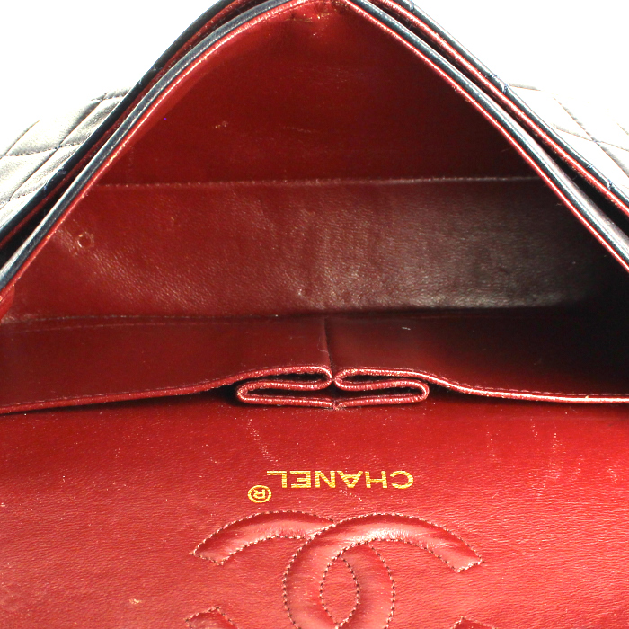 Bolso de mano Chanel Timeless en cuero acolchado azul - Detail D3