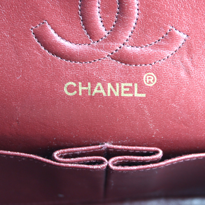 Chanel Timeless handbag in blue quilted leather - Detail D4