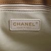Sac à main Chanel en cuir beige - Detail D4 thumbnail