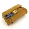 Bolso de mano Chanel en cuero beige - Detail D5 thumbnail