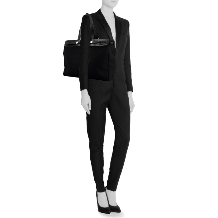 Hermes Herbag shopping bag in black canvas and black leather - Detail D1