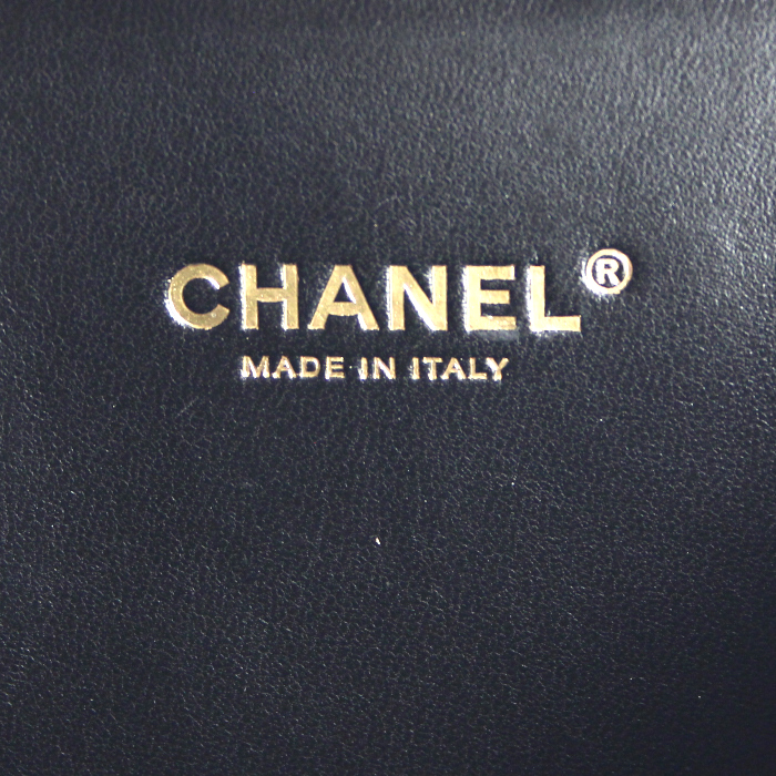 Cartera Minaudière Chanel en resina negra - Detail D3