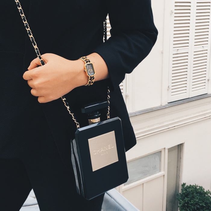 Cartera Minaudière Chanel en resina negra - Detail D4