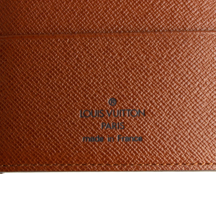 Porte-passeport Louis Vuitton en toile monogram - Detail D2