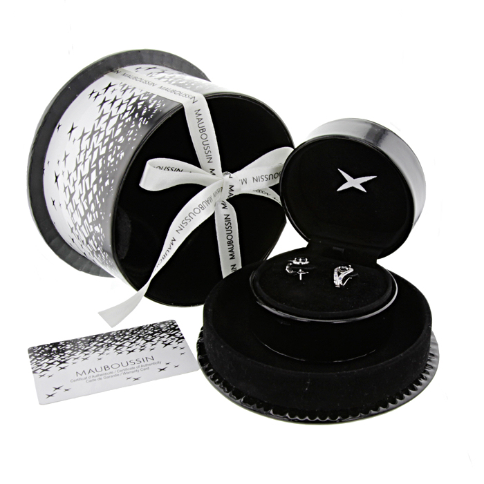 Paire de boucles d'oreilles Mauboussin Ni Naive Ni Soumise en or blanc et diamants et en saphir bleu-foncé - Detail D2