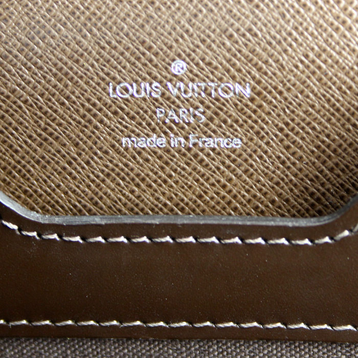 Louis Vuitton briefcase in brown taiga leather - Detail D3