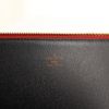 Bolsito de mano Louis Vuitton en cuero Epi rojo - Detail D3 thumbnail