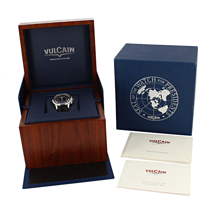 Vulcain watch Aviator GMT in stainless steel Ref 100135.220 Circa  2011 - Detail D2