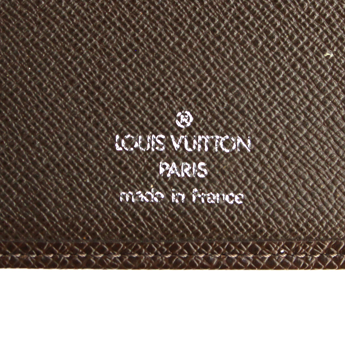 Louis Vuitton wallet in brown taiga leather - Detail D3