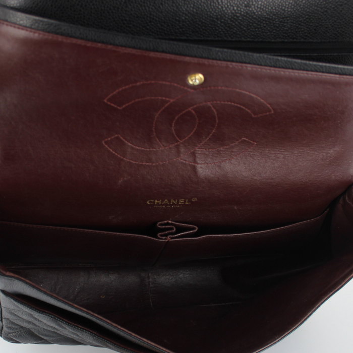 Bolso de mano Chanel Timeless Maxi Jumbo en cuero granulado acolchado negro - Detail D3