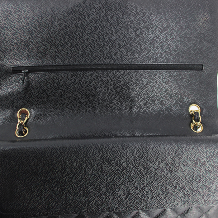 Chanel Timeless Maxi Jumbo handbag in black quilted grained leather - Detail D5