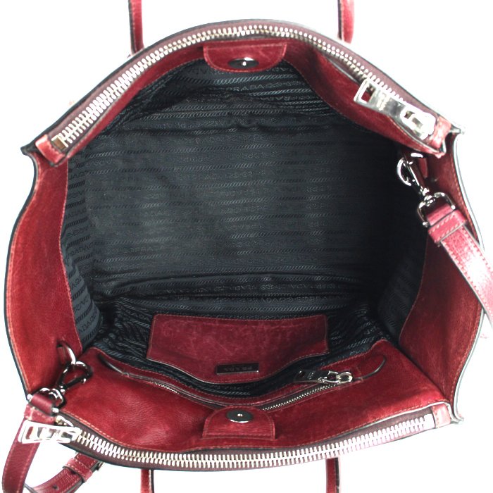 Prada handbag in burgundy leather - Detail D3
