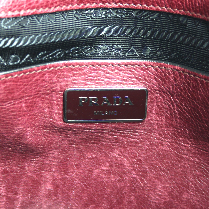 Sac à main Prada en cuir bordeaux - Detail D4