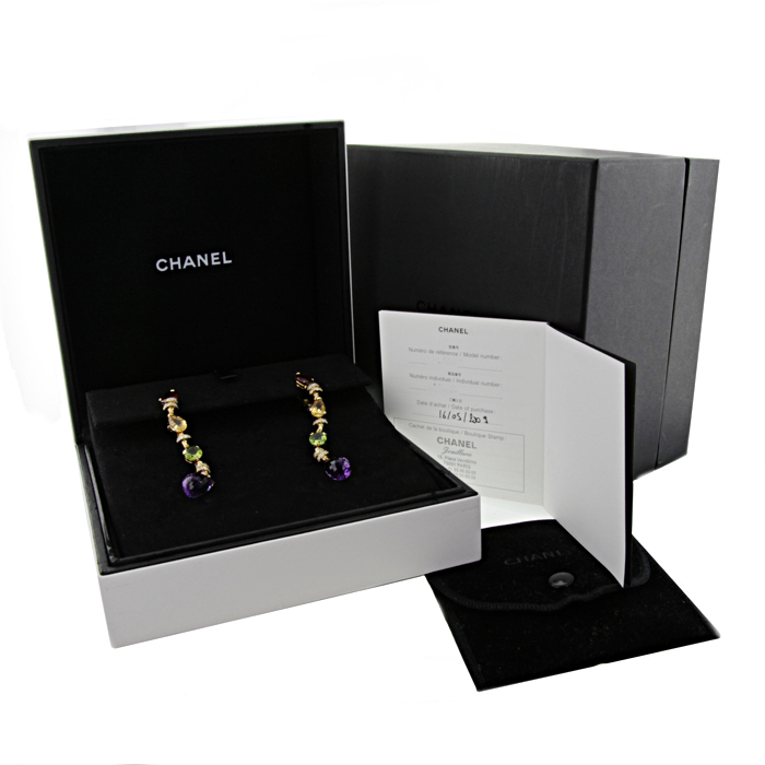 Pendientes colgantes Chanel Vénitienne modelo grande en oro amarillo,  diamantes y peridoto, en granate rojo y en citrino dorado - Detail D2