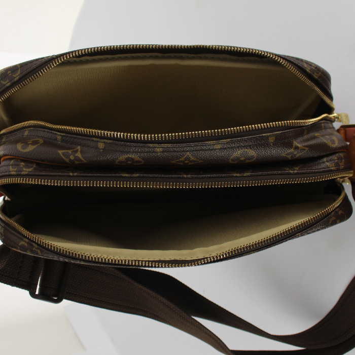 Sac besace Louis Vuitton Reporter petit modèle en toile monogram et cuir naturel - Detail D2