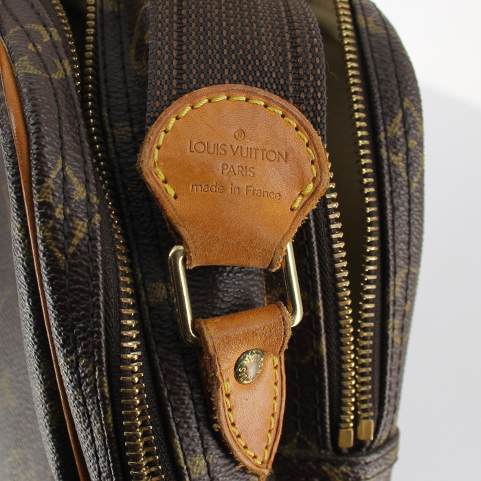 Bolso zurrón Louis Vuitton Reporter modelo pequeño en lona Monogram y cuero natural - Detail D4