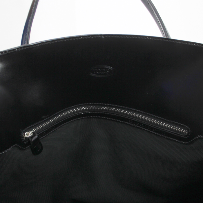 Tod's handbag in black leather - Detail D4