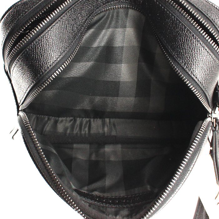 Beauty in pelle nera - Detail D3