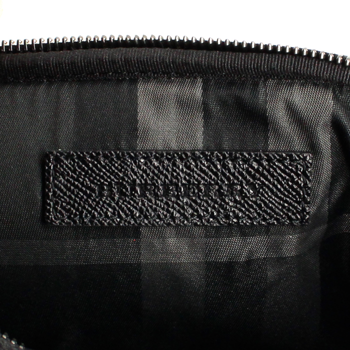 Beauty in pelle nera - Detail D4