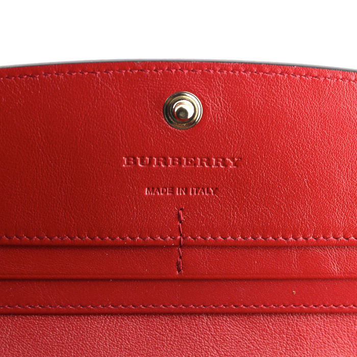 Portefeuille Burberry en cuir rouge et toile Haymarket - Detail D4
