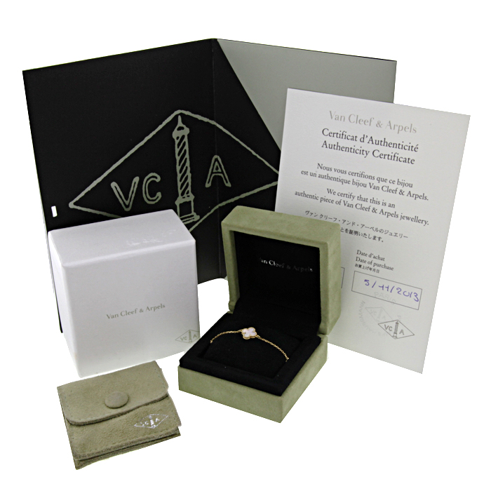 Bracelet Van Cleef & Arpels Sweet Alhambra en or jaune et nacre blanche - Detail D2