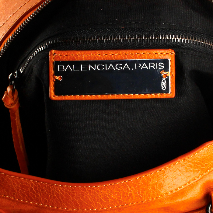 Bolso de mano Balenciaga en cuero naranja - Detail D4