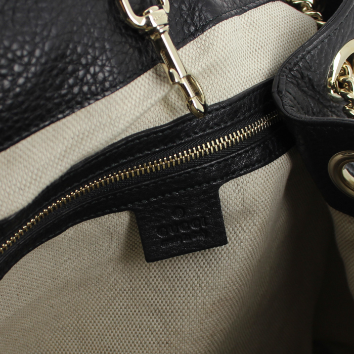 Sac cabas Gucci Soho en cuir grainé noir - Detail D3