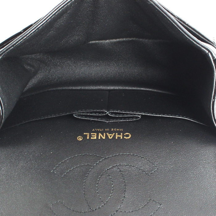 Chanel 2.55 handbag in black patent quilted leather - Detail D3