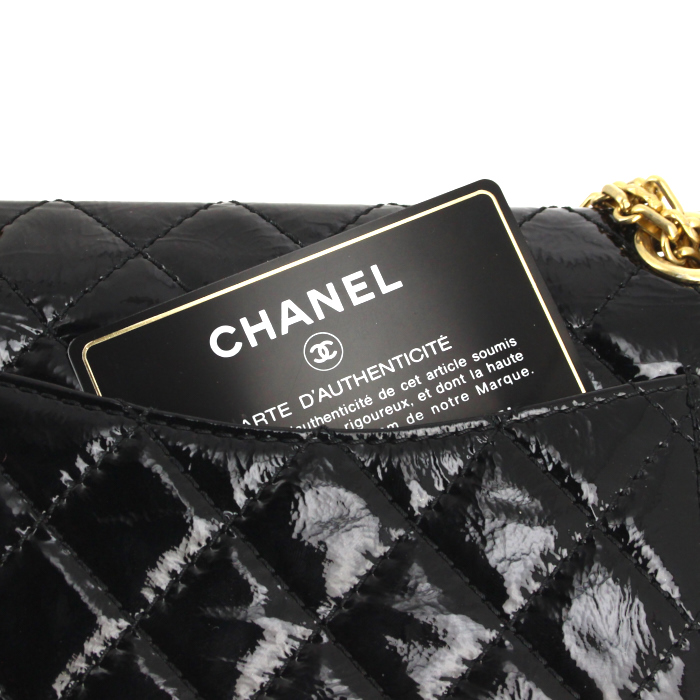 Chanel 2.55 handbag in black patent quilted leather - Detail D5