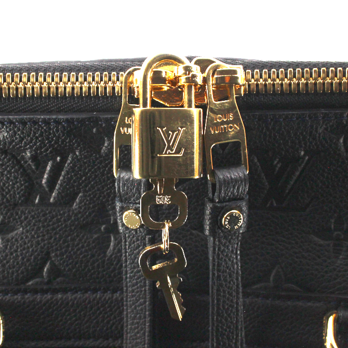 Louis Vuitton handbag in blue monogram leather - Detail D5