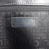 Shopping bag Chanel in pelle martellata nera con motivo a quadri - Detail D3 thumbnail