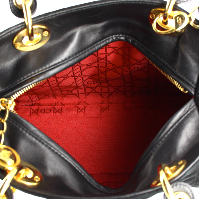 Sac à main Dior Lady Dior moyen modèle en daim et cuir noir - Detail D3