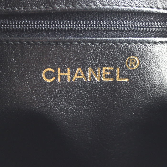 Chanel shoulder bag in black quilted leather - Detail D3