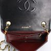 Bolso de mano Chanel Mademoiselle en cuero acolchado negro - Detail D2 thumbnail