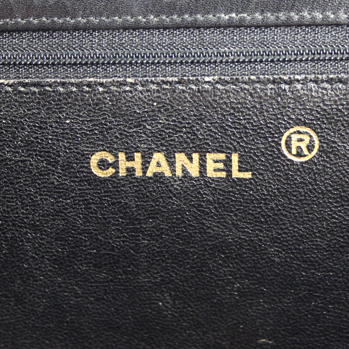 Sac à main Chanel Vintage en cuir vernis noir - Detail D3